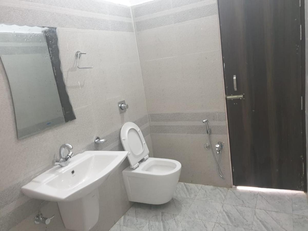 Jp International Naimisharanya Hotel Ngoại thất bức ảnh