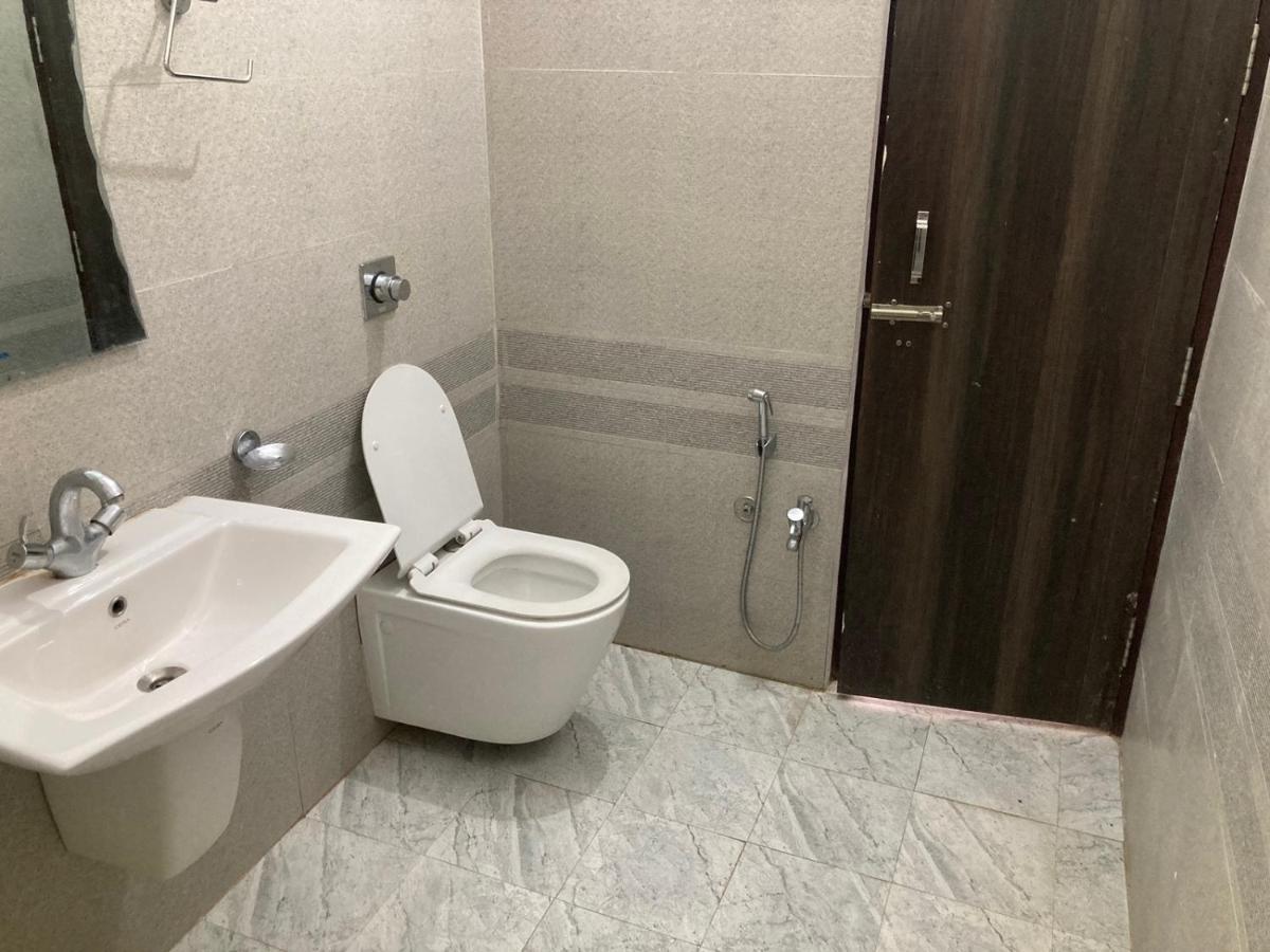 Jp International Naimisharanya Hotel Ngoại thất bức ảnh