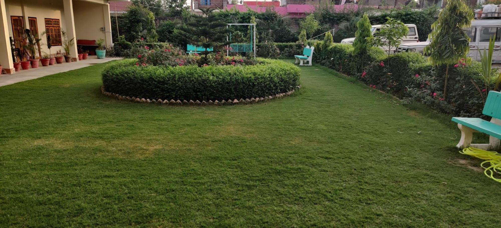 Jp International Naimisharanya Hotel Ngoại thất bức ảnh